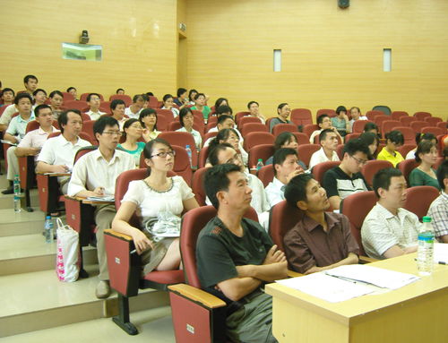 江西电大召开2009年开放教育精品课程及多媒体课件制作培训会